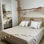 Luxe & Confort, Spacieux, Neuf, Clim Et Central